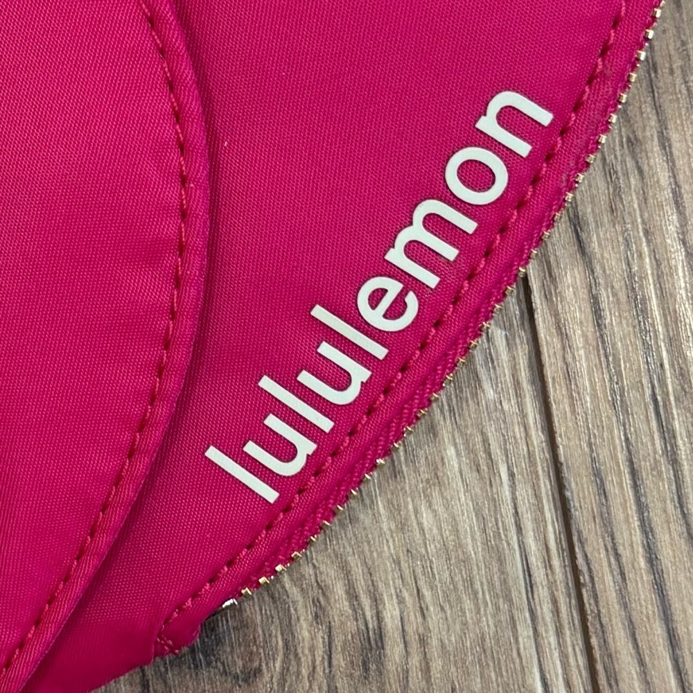 NWT Lululemon Dual Pouch Wristlet *Heart In Passionate/Gold - Picture 5 of 8
